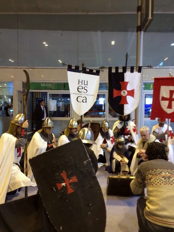 Escudo templario y estandartes de Huesca