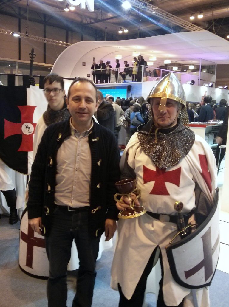 Un templario con el cáliz en FITUR 2014
