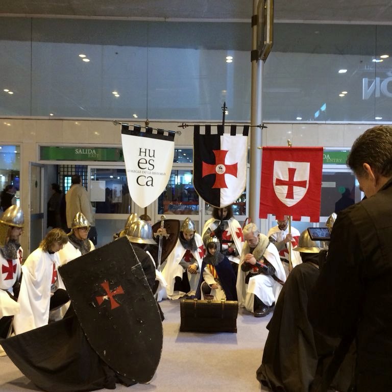 Templarios con los estandartes de Huesca