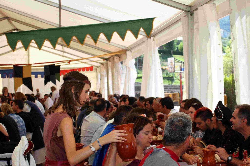 Comida medieval bajo la carpa