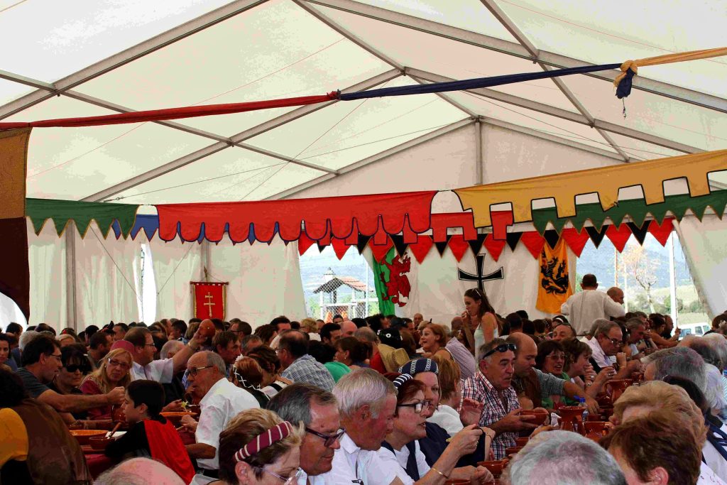 La carpa llena en la comida medieval