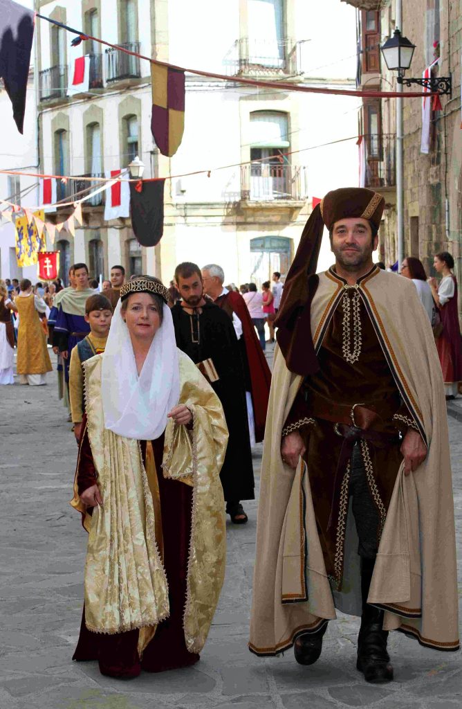 Cortejo medieval por las calles de Bailo