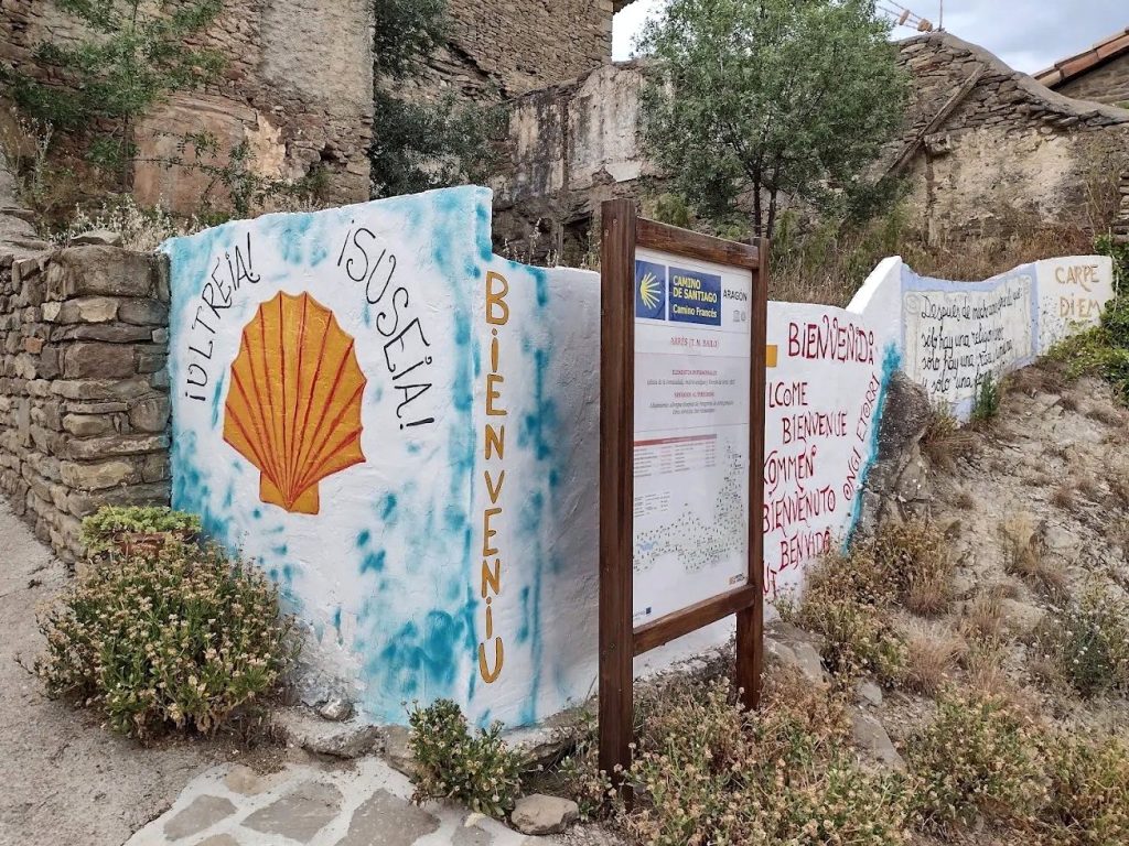 Bienvenida a los peregrinos a la entrada de Arrés